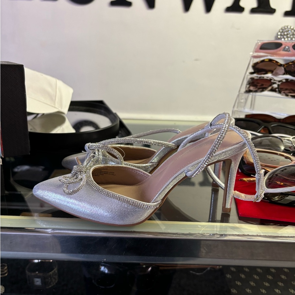 BCBG Generations size 7.5 silver shoes